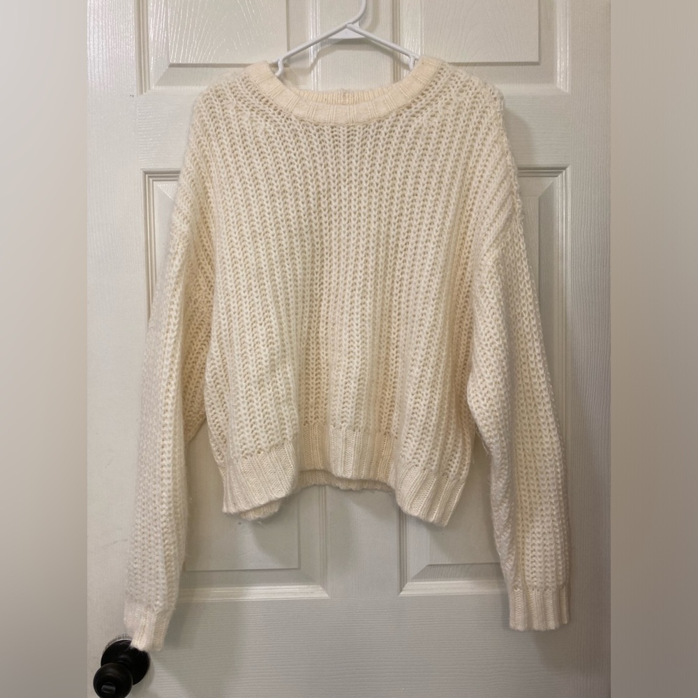 American Eagle Cream Knit Sweater Size Large